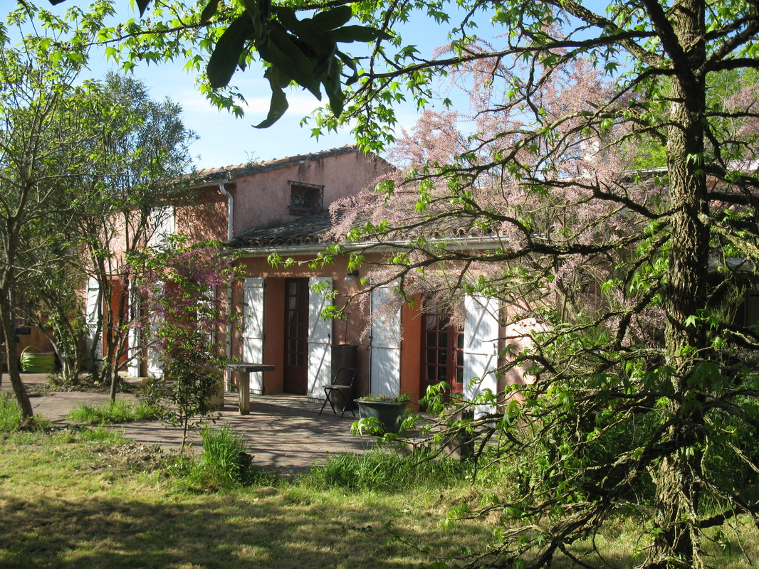 Hausansicht vom Garten / Vue de la maison depuis le jardin